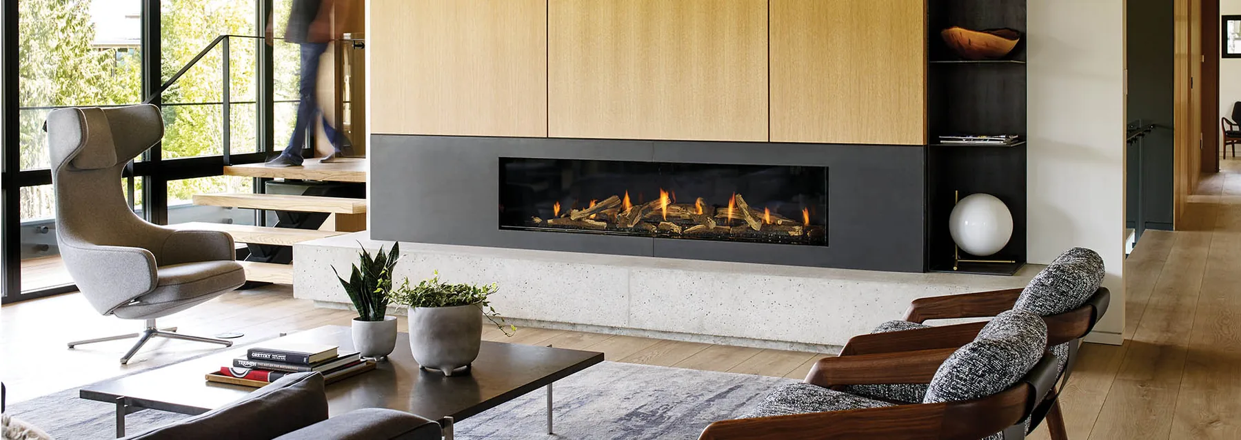 Modern built-in gas fireplace